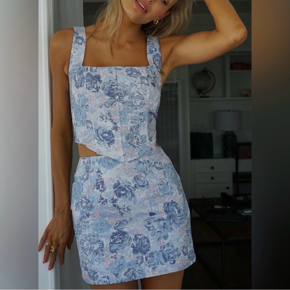 Chic Floral Mini Dress in Blue and Pink